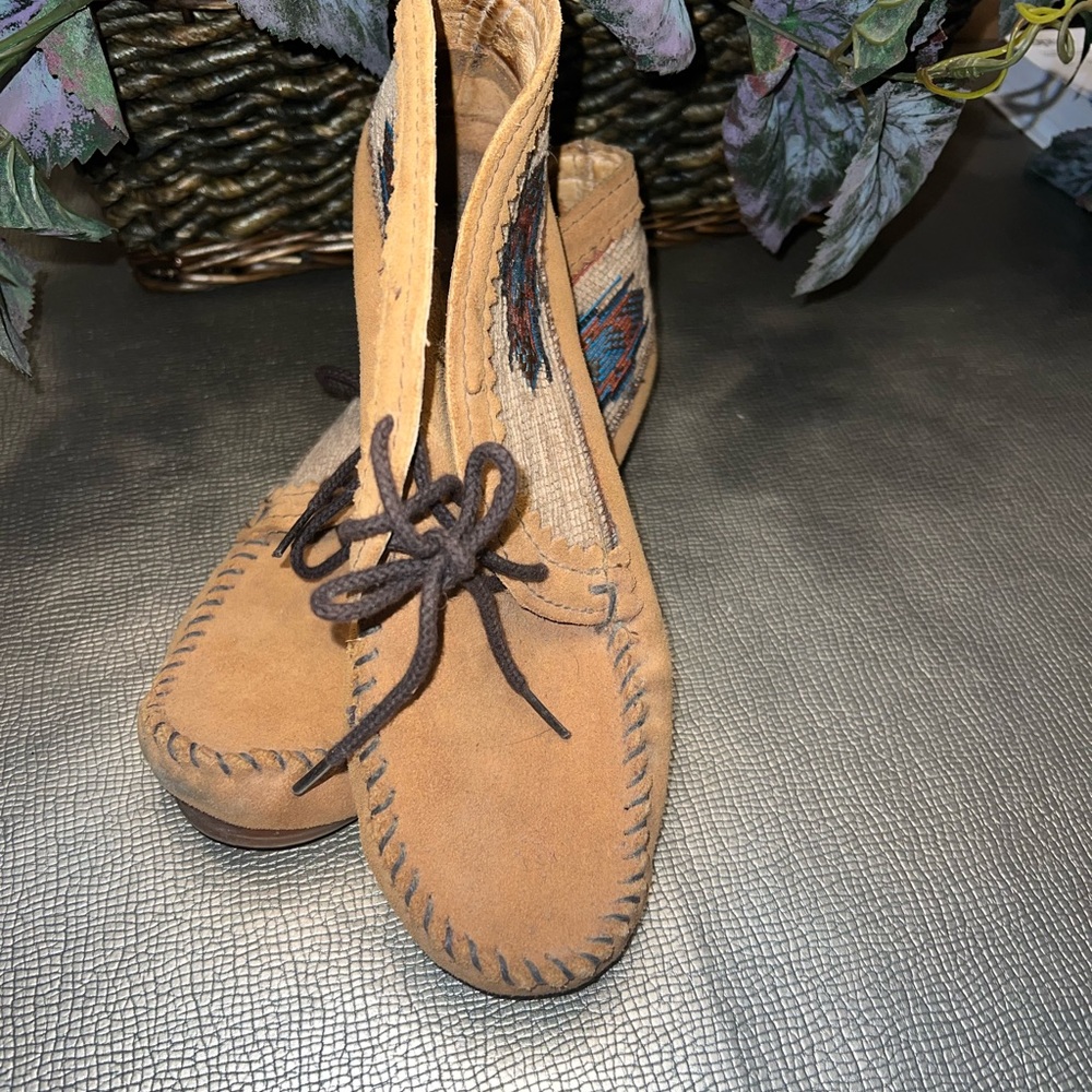 Women’s Minnetonka El Paso Moccasins bootie lace up size 7.5